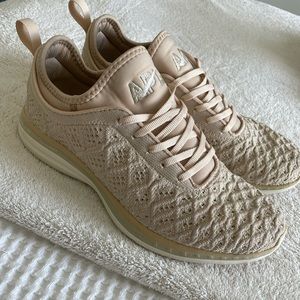 APL Techloom Phantom Trainer shoes